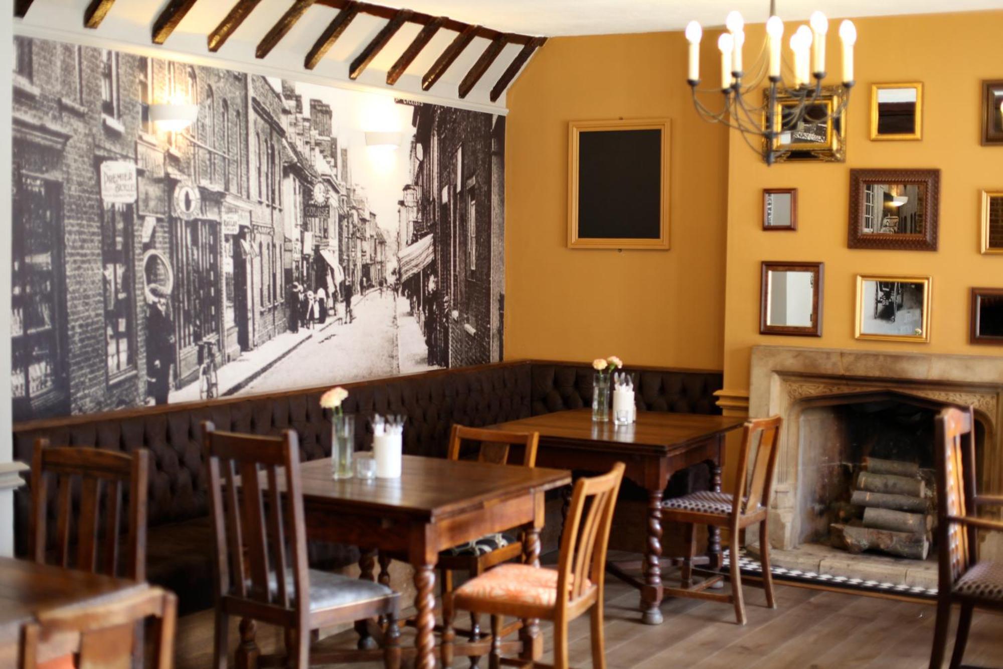 Old Bull Inn Royston  Εξωτερικό φωτογραφία